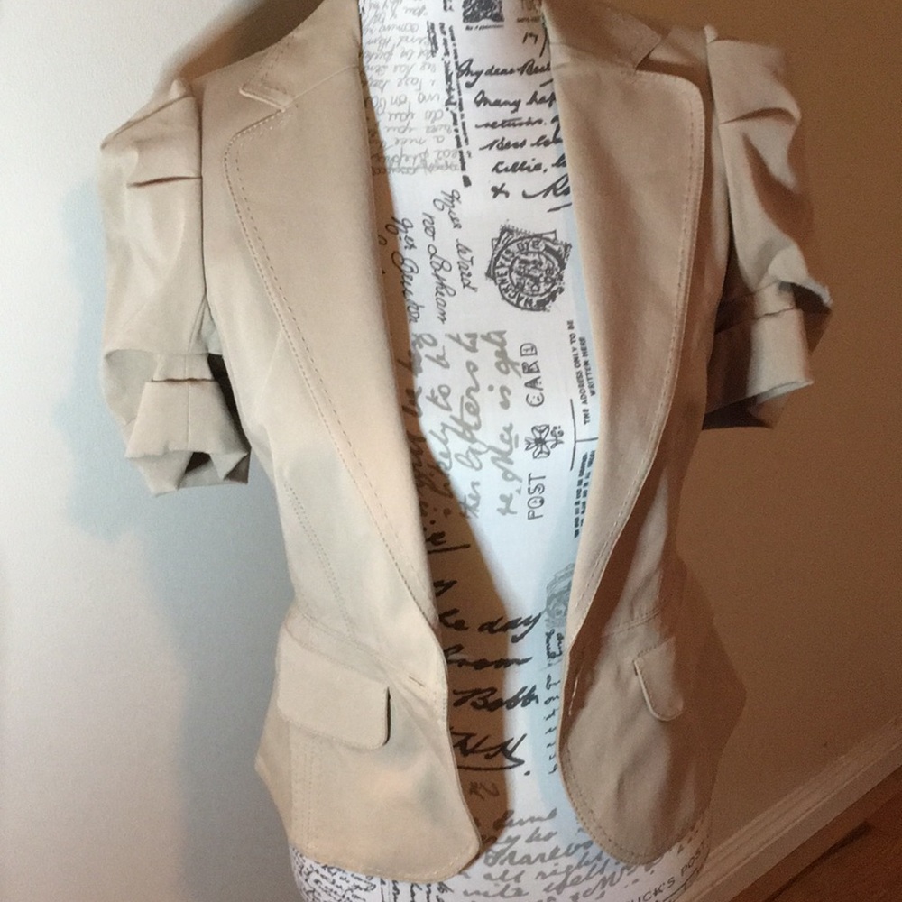 BCBG Maxazria khaki short sleeve blazer
